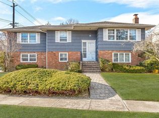 1 Fir Ln, Woodmere, NY 11598