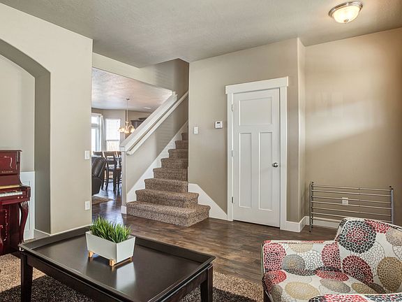 5th image of 213 E Water Ln