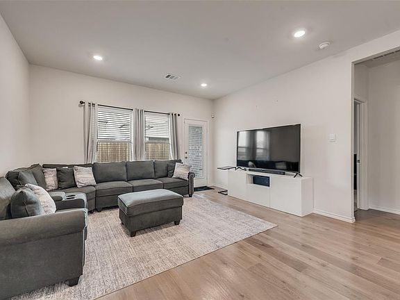 2nd image of 1450 Canongate Dr #1450