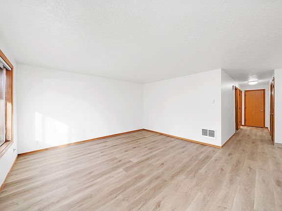 4th image of 740-760 SE Cedar St #357