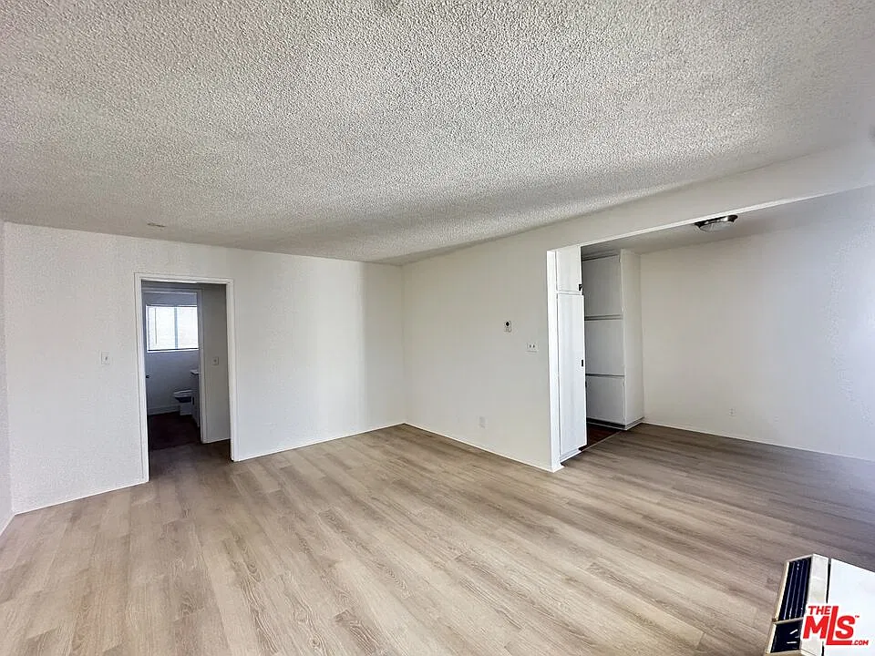 5853 Gregory Ave — Photo 2