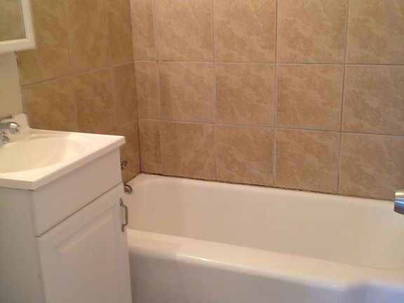 4th image of 713 S Quivas St