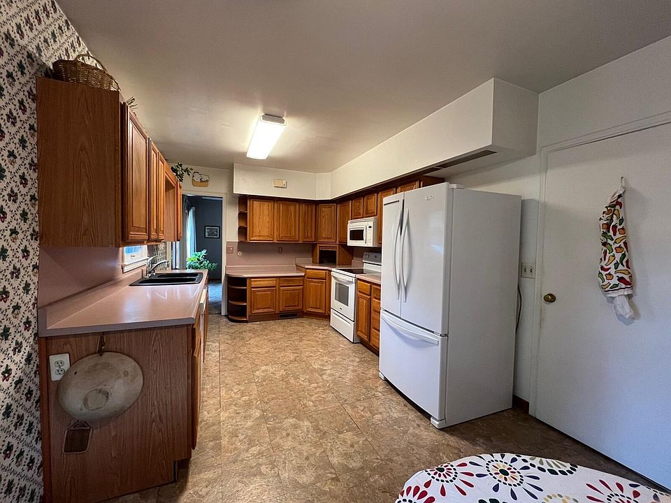 511 Oak St, Big Rapids, MI 49307 Zillow