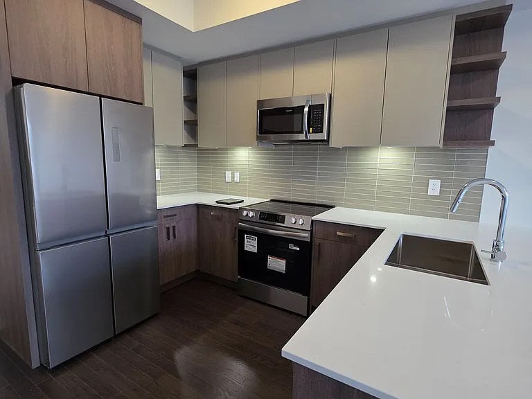 28 Green Gardens Blvd — Photo 6