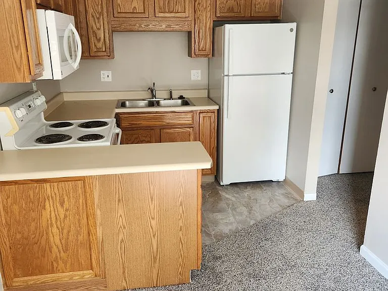 Pleasant Court Apartments — Photo 3