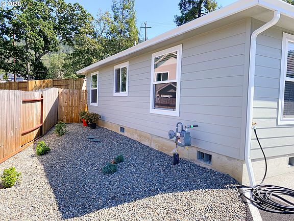 3rd image of 3087 W Woodside Ave