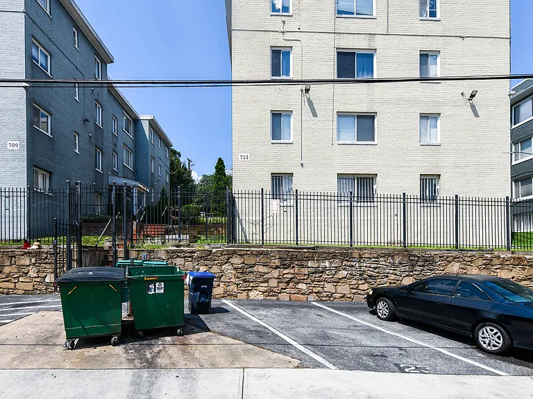713 Brandywine St SE #B2 — Photo 37