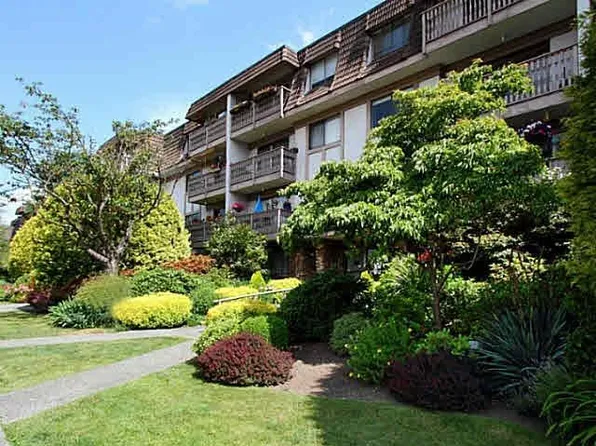 236 W 2nd St #212, North Vancouver, BC V7M 1C6