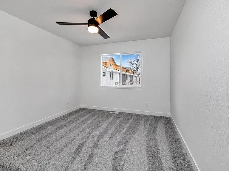 6501 Hickman Rd #B — Photo 3