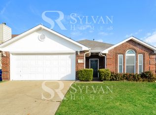 221 W Glen Meadow Dr, Glenn Heights, TX 75154