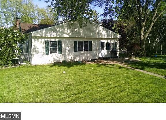 2nd image of 1015 Summit Ave