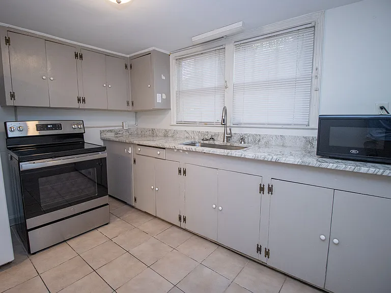 314 Ravenel St — Photo 5