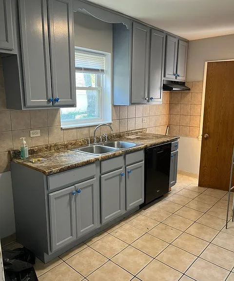 8722 S Winchester Ave — Photo 4