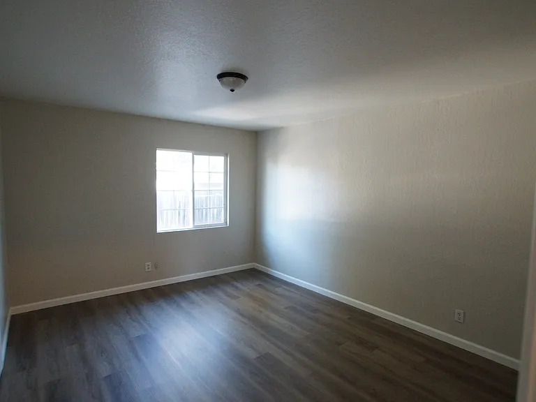 1606 Marie Ave — Photo 12