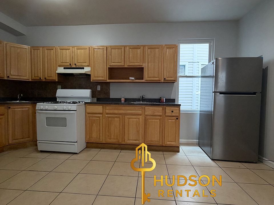 1st image of 76 Wade St Floor 2