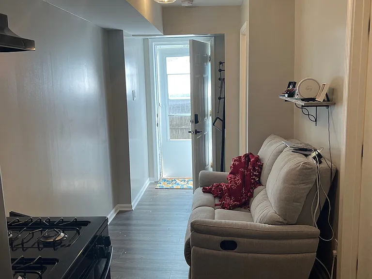 629 Clinton St #3 — Photo 2