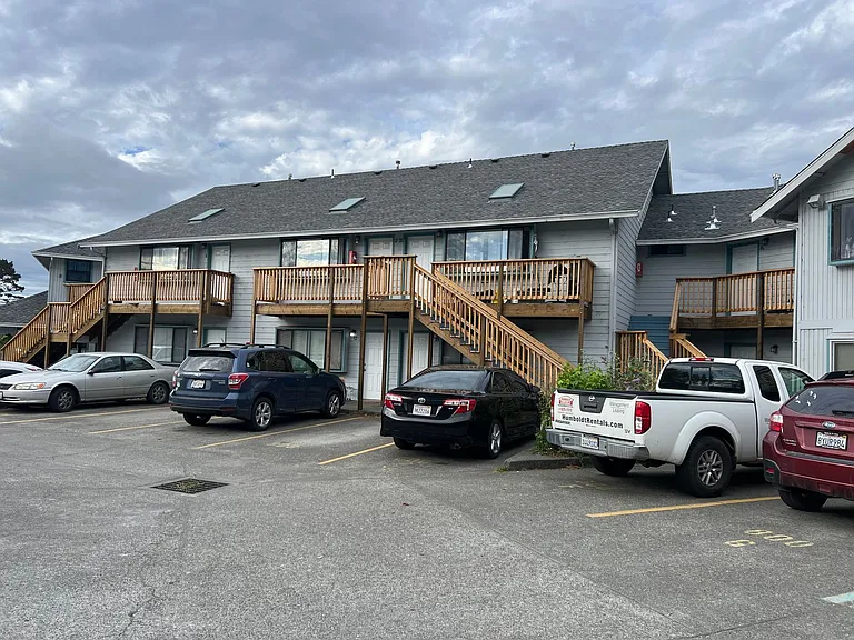 800 Crescent Way — Photo 1
