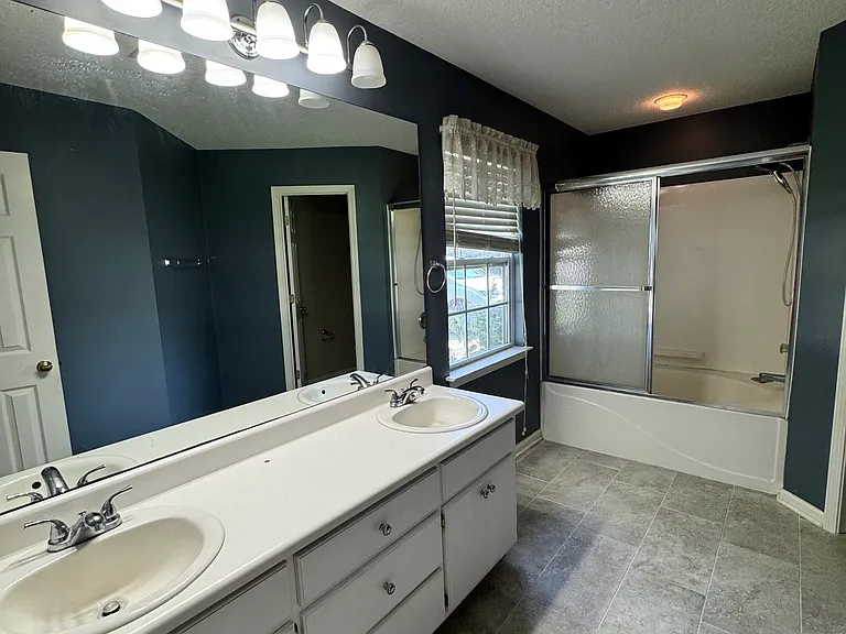 38 Kristins Dr — Photo 9