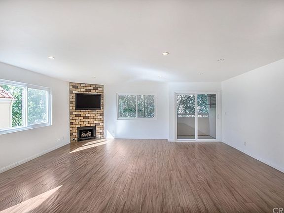 5th image of 310 E Providencia Ave APT 215