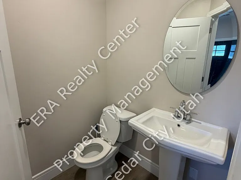 2854 W Meadow St — Photo 5