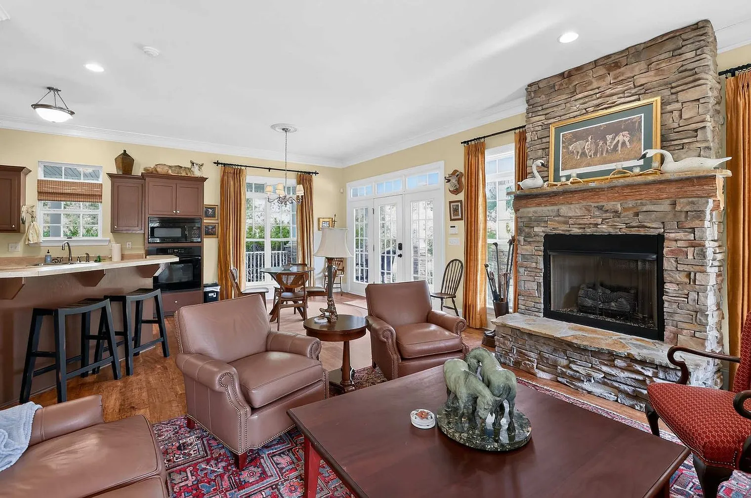 2 bed, 2.0 bath, 1313 sqft, $4,598 — Photo 2