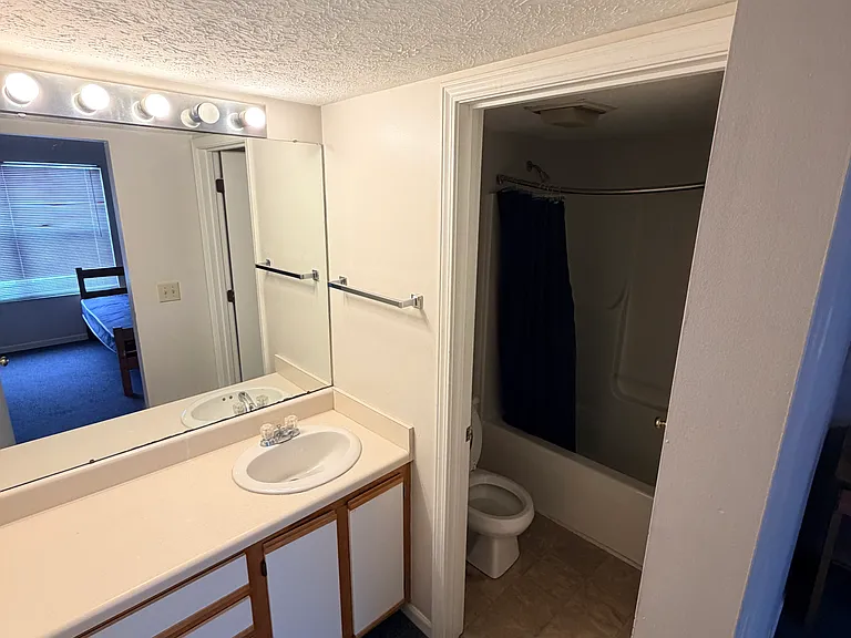 978 Irving Ave #21 — Photo 8
