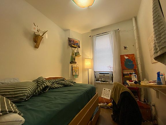 5th image of 526 W 111th St APT 4E