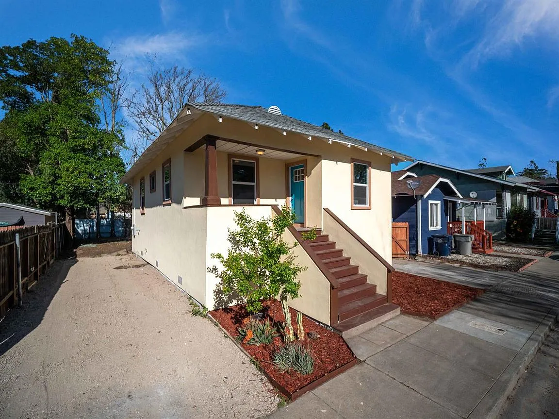3334 35th St photo 1