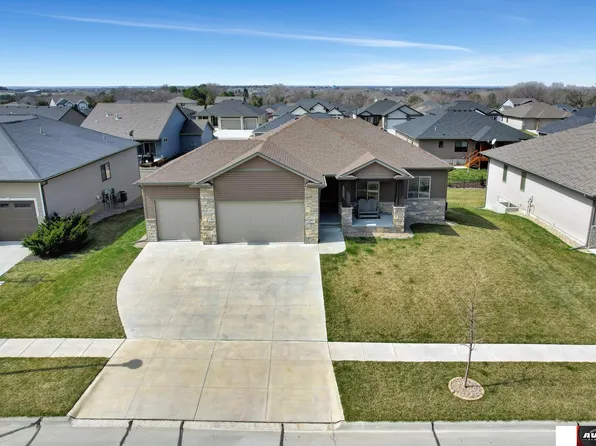 7617 S 79th St, Lincoln, NE 68516