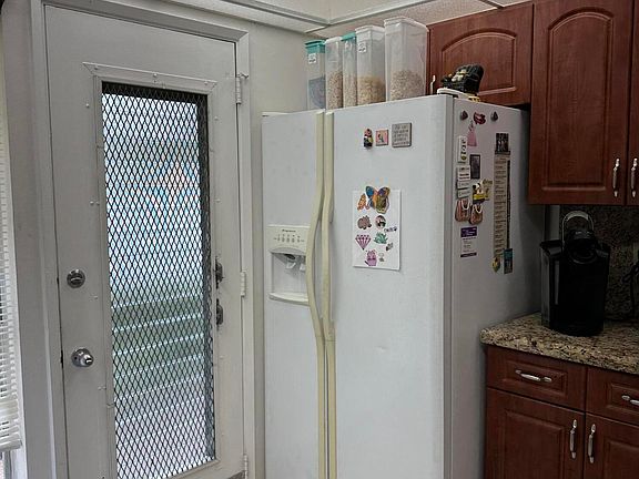 5th image of 2704 Nassau Bend #J1