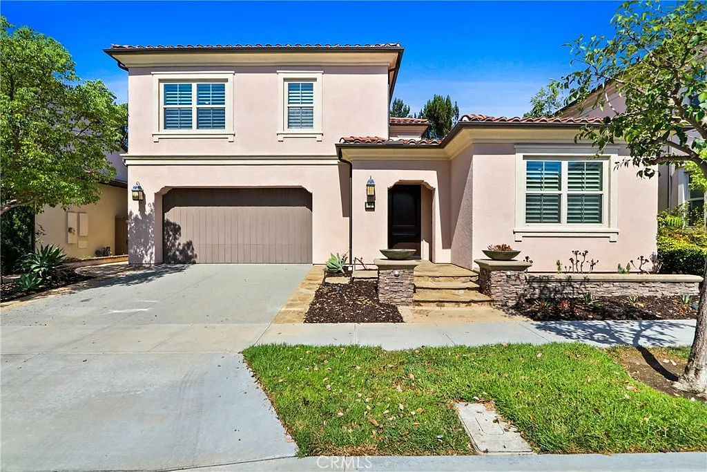 4 bed, 2334 sqft, $5,900 — Photo 1