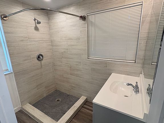 3rd image of 83 Glenmont Dr W #0