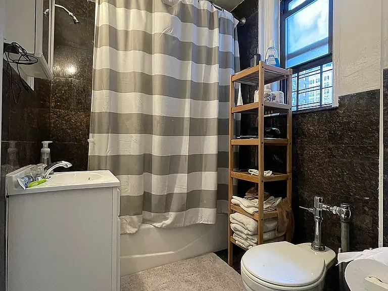 455 W 34th St #8EE — Photo 5