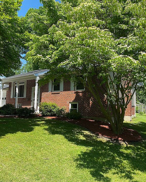 2nd image of 548 Oak St
