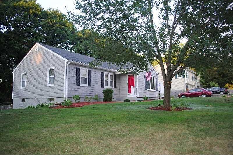 2nd image of 3 Pleasant View Cir