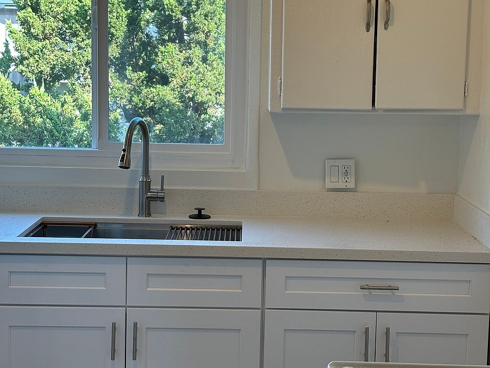 1st image of 6116 Romaine St APT 4