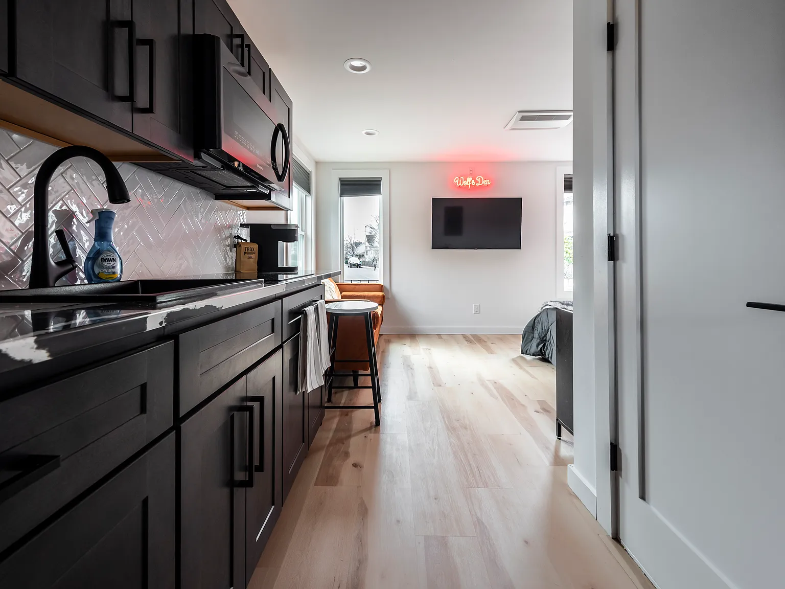 Studio, 450 sqft, $2,600 — Photo 2