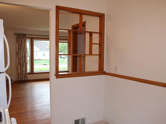 5th image of 30950 Willowick Dr