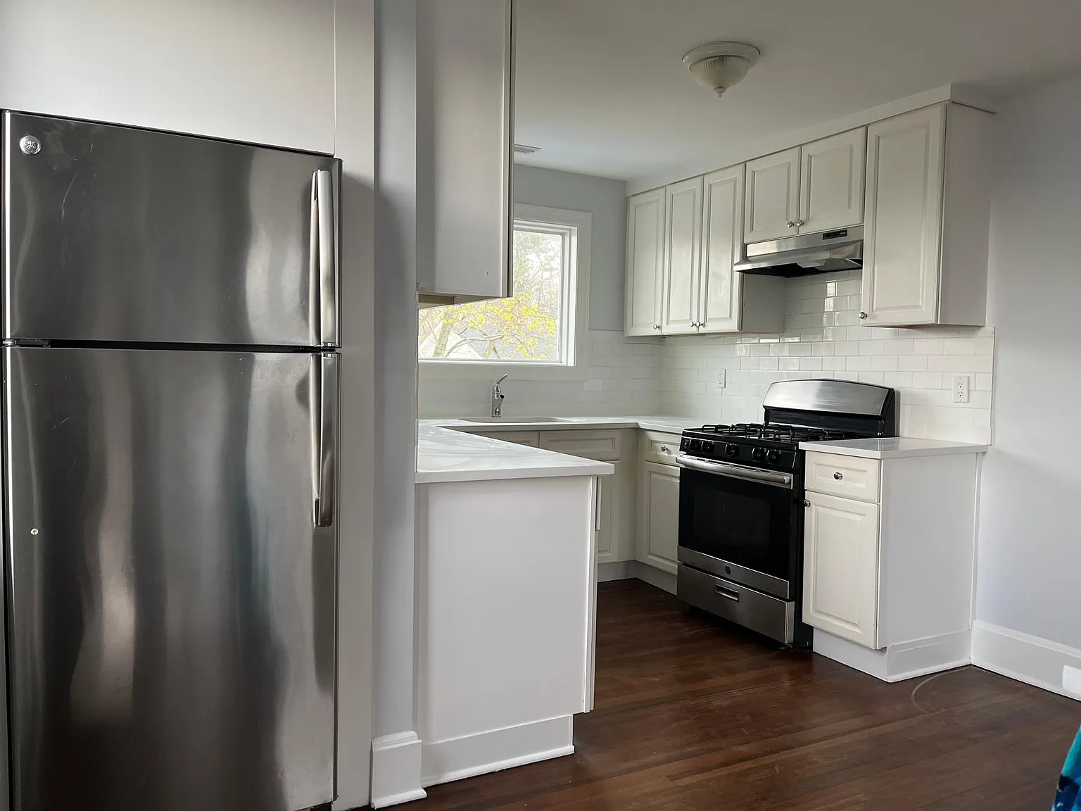 2 bed, 950 sqft, $2,950 — Photo 2