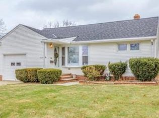 31501 Royalview Dr, Willowick, OH 44095
