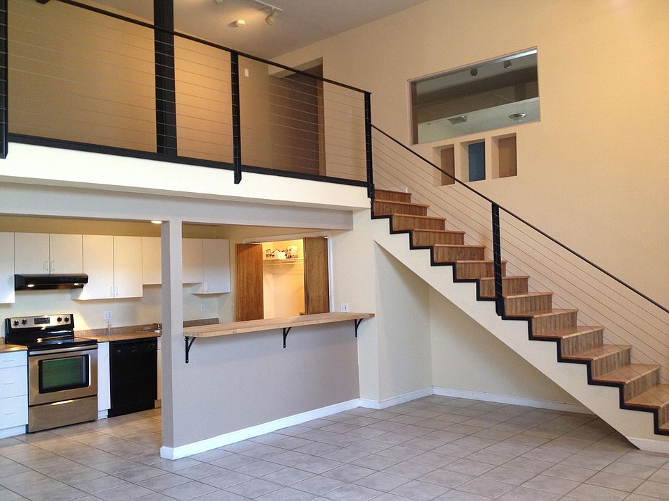 1st image of 211 S Walton St