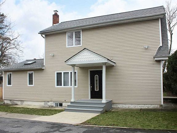 4th image of 55 Henry St #55