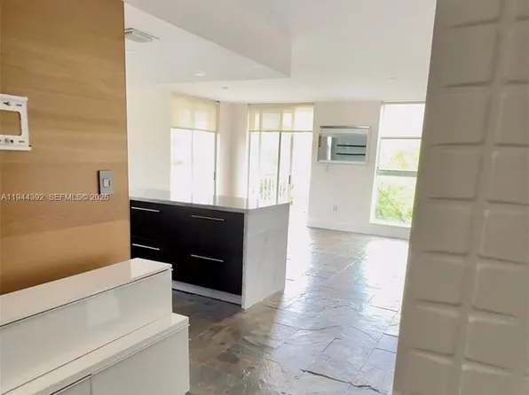 16590 NE 26th Ave APT 402, North Miami Beach, FL 33160
