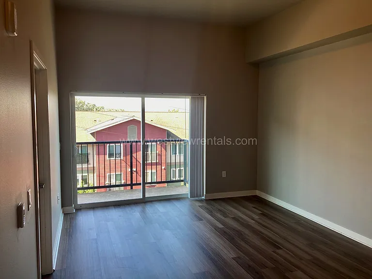 203 E Laurel St — Photo 369