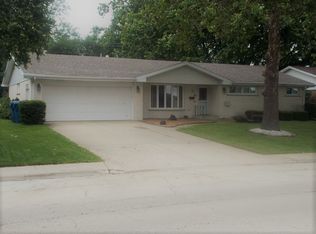 869 S Curtis Ave, Kankakee, IL 60901