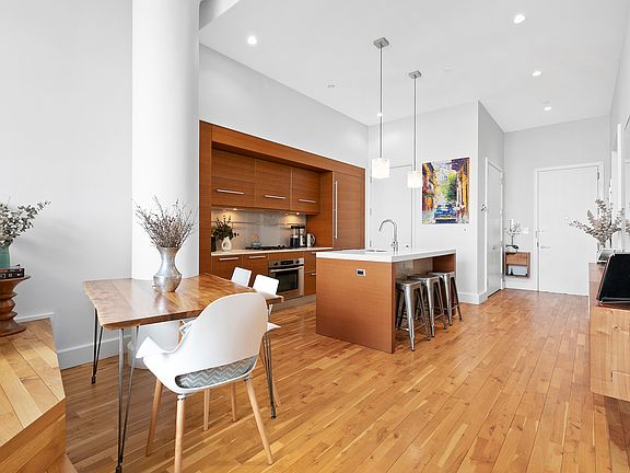 4th image of 360 Furman St APT 838