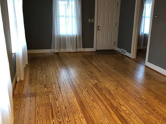 Living Room (looking at the front door)