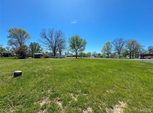 300 Freedom Dr, Hecker, IL 62248