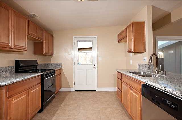 2nd image of 1002 Hemlock Ave