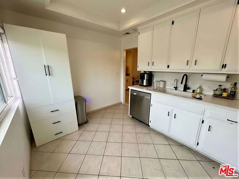 5139 Balboa Blvd #2 — Photo 8